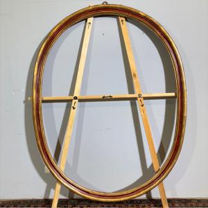 Antiguo marco ovalado grande del siglo XVII, lacado en oro y púrpura, de 178 x 138 cm (medida útil 165,5 x 125,3 cm)